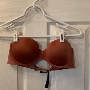 Victoria’s Secret strapless bra